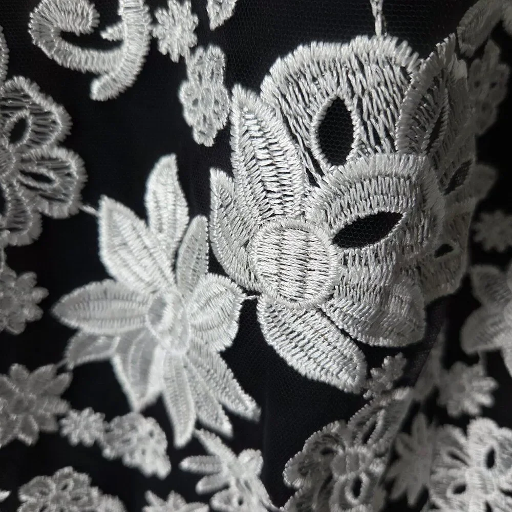 EUC BEAUTIFUL WHITE HOUSE BLACK MARKET WHITE BLACK EMBROIDERED DRESS SIZE 10 / M - Picture 7 of 16